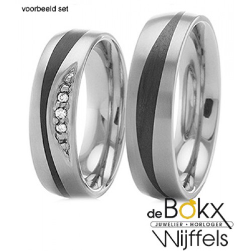 Titanium trouwring met carbon en 3 diamanten 52553 - 56225 Titanium trouwring met carbon en 3 diamanten 52553 - 56225