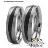 Titanium trouwring met carbon en 3 diamanten 52553 - 56225 Titanium trouwring met carbon en 3 diamanten 52553 - 56225