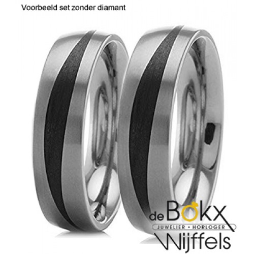Titanium trouwring met carbon en 3 diamanten 52553 - 56225 Titanium trouwring met carbon en 3 diamanten 52553 - 56225