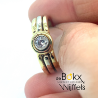 18 karaat gouden ring met zirkonia steen maat 58 - 51452 18 karaat gouden ring met zirkonia steen maat 58 - 51452
