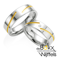 Breuning trouwring met geel goud lijntje en diamant - 51426 Breuning trouwring met geel goud lijntje en diamant - 51426