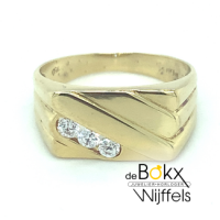18 karaat gouden heren ring met 3 zirkonia steentjes maat 61 - 51450 18 karaat gouden heren ring met 3 zirkonia steentjes maat 61 - 51450