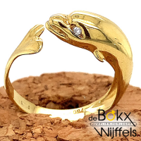 Gouden dolfijn ring met zirkonia steentjes als oogjes maat 53 - 51516 Gouden dolfijn ring met zirkonia steentjes als oogjes maat 53 - 51516