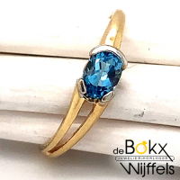 geel en wit gouden ring met blauwe topaas maat 57 - 51743 geel en wit gouden ring met blauwe topaas maat 57 - 51743