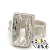 robust bewerkte ring met rechthoek maat 58 - 52673 robust bewerkte ring met rechthoek maat 58 - 52673