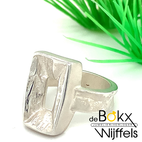robust bewerkte ring met rechthoek maat 58 - 52673 robust bewerkte ring met rechthoek maat 58 - 52673