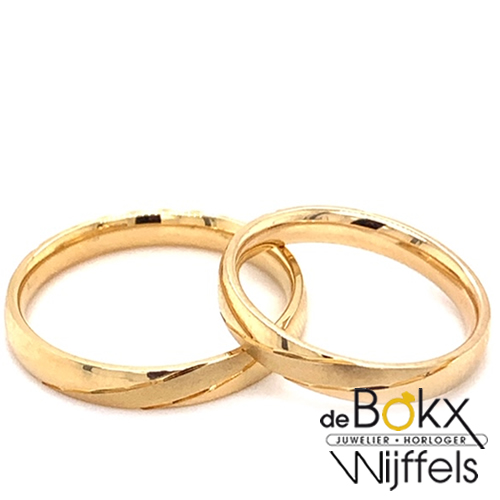 Geel gouden trouwringen met schuine lijnen van Angeli Di Bosca - 52921 Geel gouden trouwringen met schuine lijnen van Angeli Di Bosca - 52921