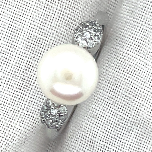 zilveren ring met zirkonia steentjes en een zoetwaterparel maat 52 - 53049