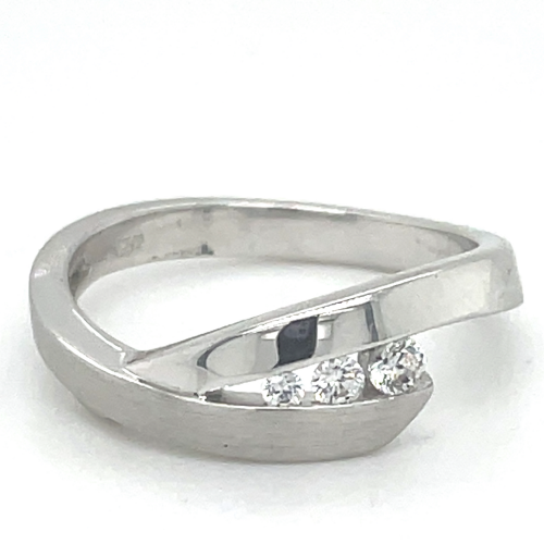 zilveren ring met 3 zirkonia steentjes in maat 56 - 53234