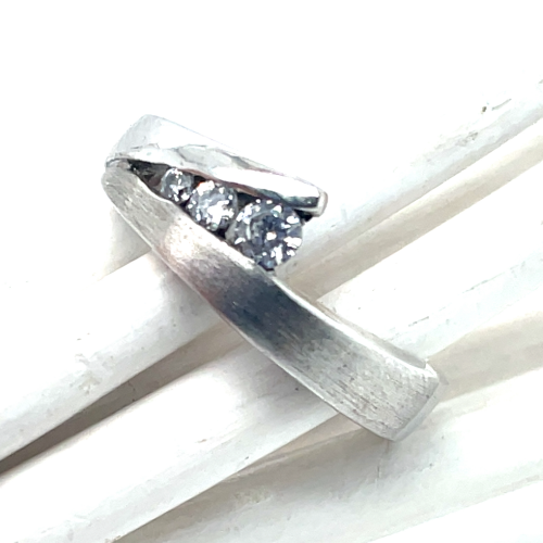 zilveren ring met 3 zirkonia steentjes maat 50 - 55123 zilveren ring met 3 zirkonia steentjes maat 50 - 55123