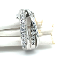 brede zilveren ring met veel sirkonia steentjes maat 56 - 55333