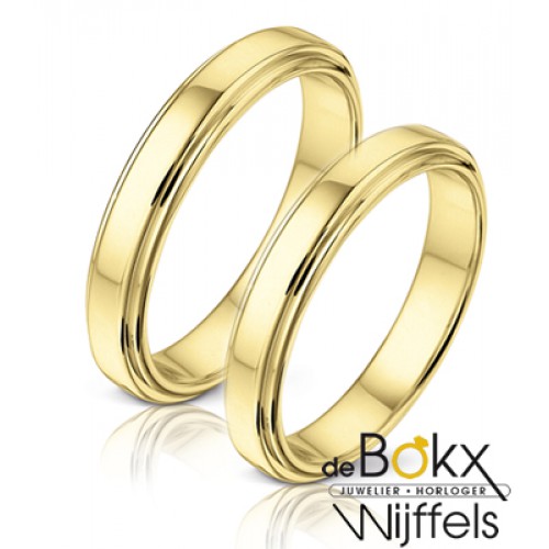 Trouwring van Angeli di Bosca fijne geel gouden ringen met graveer lijnen model: 1068 - 52922