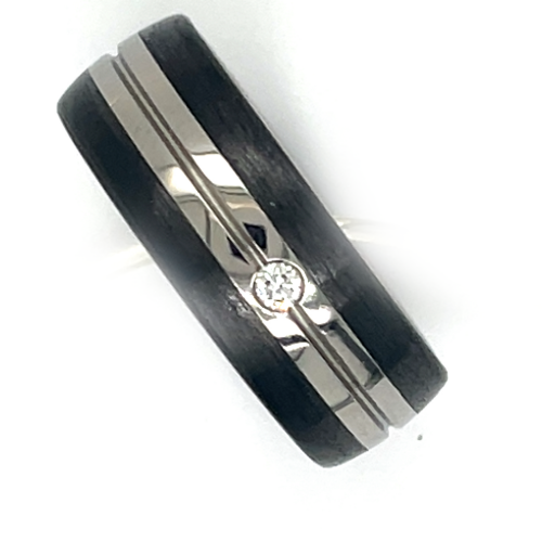 Titanium ring met carbon en diamant maat 52 - 56205 Titanium ring met carbon en diamant maat 52 - 56205