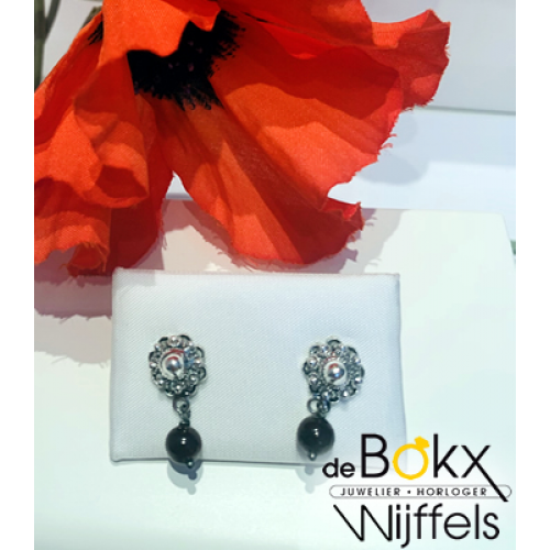 Oorstekers zeeuwse knopjes 8mm granaat - 57433 Oorstekers zeeuwse knopjes 8mm granaat - 57433