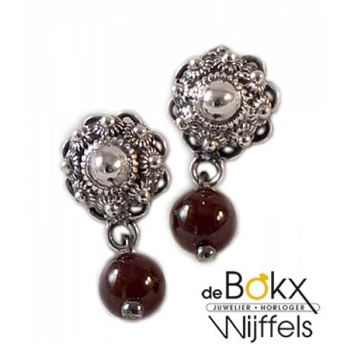 Oorstekers zeeuwse knopjes 8mm granaat - 57433 Oorstekers zeeuwse knopjes 8mm granaat - 57433