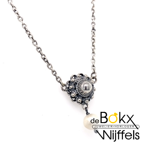 Zeeuwse knoop ketting met hanger de dutch button is 12mm zilver met parel - 57466 Zeeuwse knoop ketting met hanger de dutch button is 12mm zilver met parel - 57466