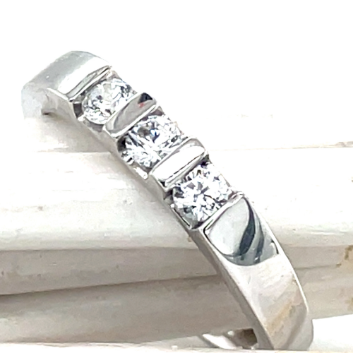 Memoire ring zilver met 3 zirkonia steentjes maat 56 - 55644