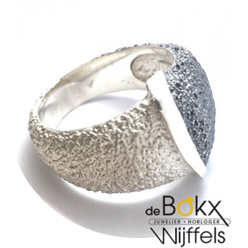 Arior oda ring in zilver met zwart en wit pigmenten maat 56 - 56579