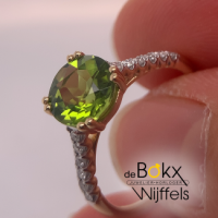 gouden ring met diamant en groene piridoot maat 54 - 600414 gouden ring met diamant en groene piridoot maat 54 - 600414