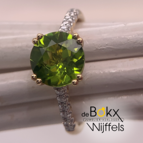 gouden ring met diamant en groene piridoot maat 54 - 600414