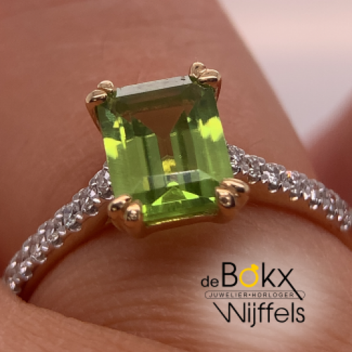 gouden ring met diamant en groene rechthoekige peridoot maat 55 - 600415