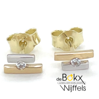 Moderne streepjes gouden oorknoppen met zirkonia steentjes - 600837 Moderne streepjes gouden oorknoppen met zirkonia steentjes - 600837