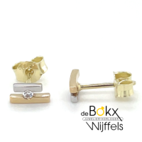 Moderne streepjes gouden oorknoppen met zirkonia steentjes - 600837 Moderne streepjes gouden oorknoppen met zirkonia steentjes - 600837