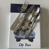 kinderbestek op reis 4 delig set met als afbeelding een vliegtuig, auto, trein en boot. - 600949 kinderbestek op reis 4 delig set met als afbeelding een vliegtuig, auto, trein en boot. - 600949