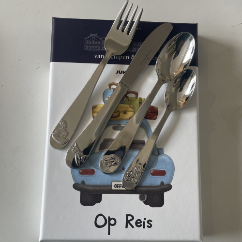 kinderbestek op reis 4 delig set met als afbeelding een vliegtuig, auto, trein en boot. - 600949 kinderbestek op reis 4 delig set met als afbeelding een vliegtuig, auto, trein en boot. - 600949