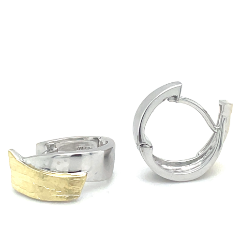 zilver en goudkleurige oorringen met een ruwe bewerking - 601009 zilver en goudkleurige oorringen met een ruwe bewerking - 601009