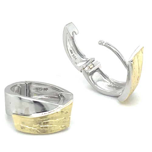 zilver en goudkleurige oorringen met een ruwe bewerking - 601009 zilver en goudkleurige oorringen met een ruwe bewerking - 601009