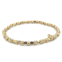 goudkleurige stalen armband met bolletje en blokjes op elastiek - 601153