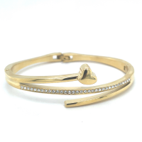 goudkleurige stalen armband bangel met steentjes en een hartje - 601159