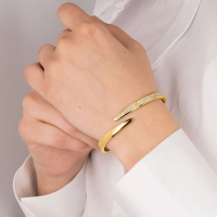 goudkleurige stalen armband bangel met steentjes - 601162