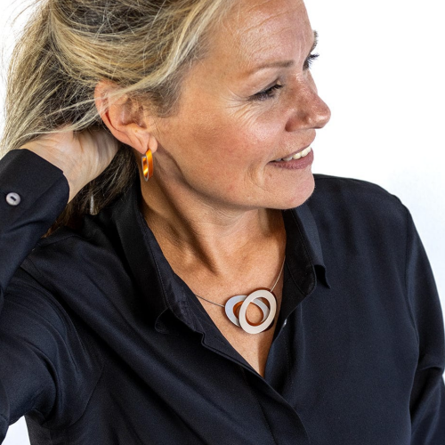 collier clic Olivia ovalen op elkaaar oranje - 601176 collier clic Olivia ovalen op elkaaar oranje - 601176