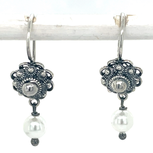 echte zeeuwseknoop oorhangers / oorhaken in zilver 8mm met een pareltjes eronder - 601256 echte zeeuwseknoop oorhangers / oorhaken in zilver 8mm met een pareltjes eronder - 601256