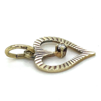 gouden opengewerkt hartje met een klein diamantje - 601319