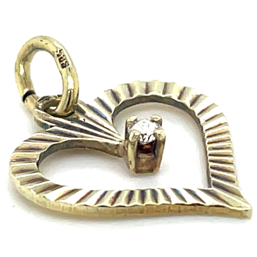 gouden opengewerkt hartje met een klein diamantje - 601319