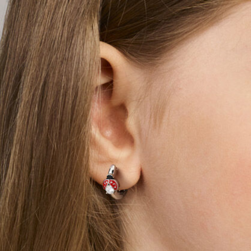 klapoorringen lieveheersbeestje in zilver met emaille en zirkonia staantje 11,5 mm - 601429 klapoorringen lieveheersbeestje in zilver met emaille en zirkonia staantje 11,5 mm - 601429